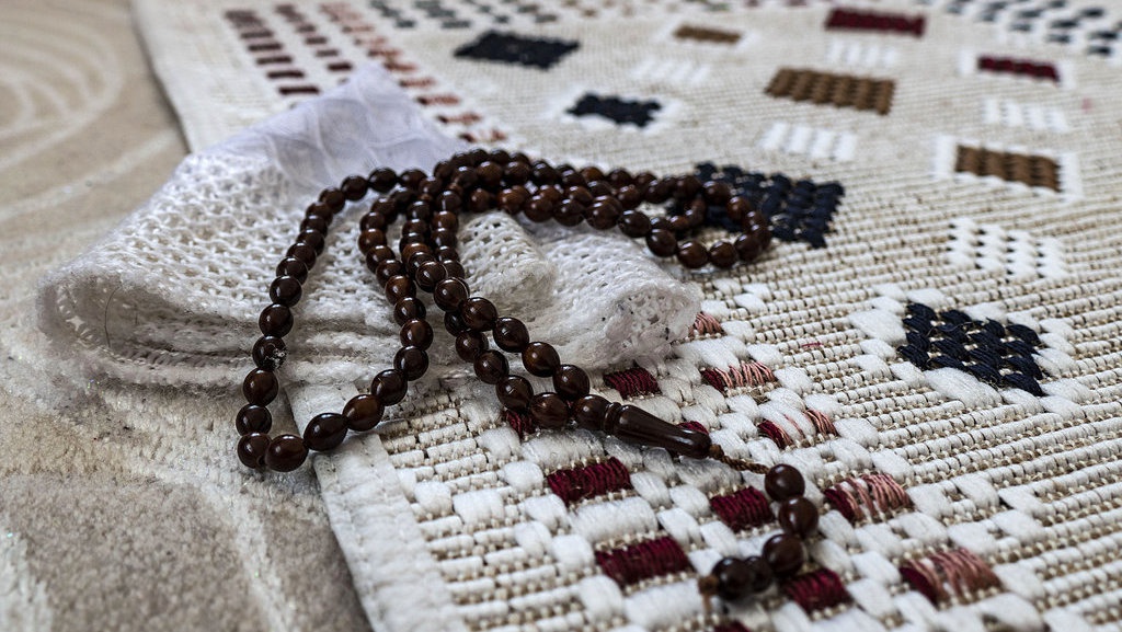 Adab Shalat dan Berdzikir dalam Islam: Menjaga Waktu & Suci Adab Shalat dan Berdzikir dalam Islam: Menjaga Waktu & Suci