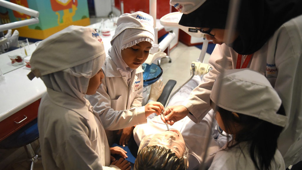 Keseruan Anak-anak Yatim Ngabuburit dan Bermain di Kidzania
