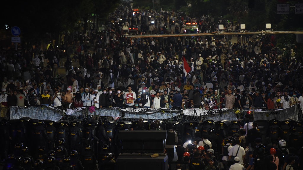 Mobil Bantuan Kesehatan untuk Massa Datang ke Sarinah