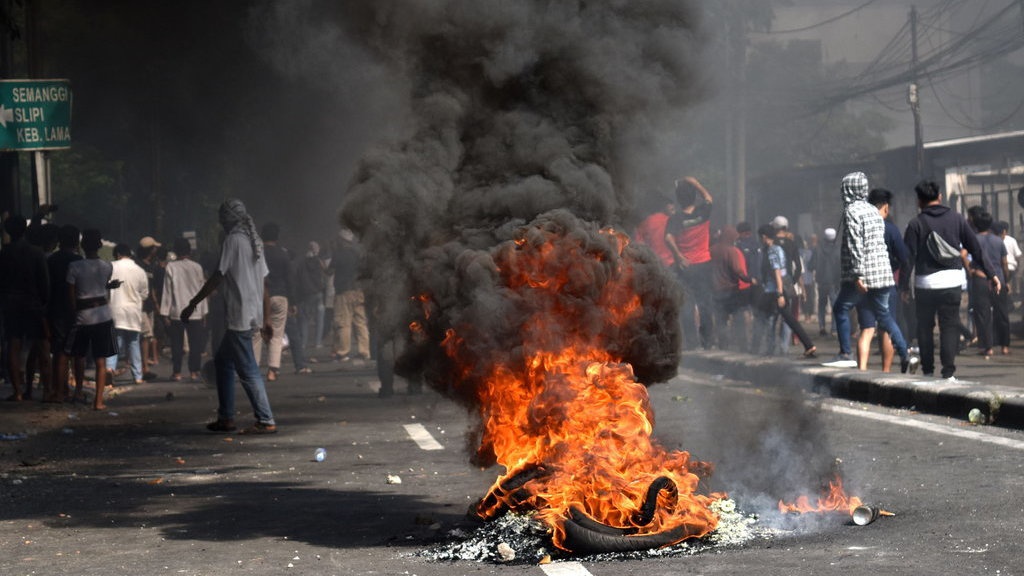 Sejarah Kerusuhan di Jakarta: dari 1965 Hingga 2019 Sejarah Kerusuhan di Jakarta: dari 1965 Hingga 2019