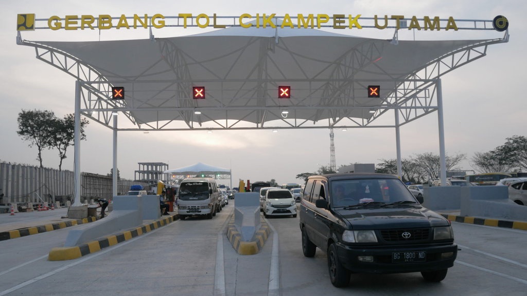 Warga Bekasi Keluhkan Tarif Tol Jakarta-Cikampek Naik Drastis Warga Bekasi Keluhkan Tarif Tol Jakarta-Cikampek Naik Drastis