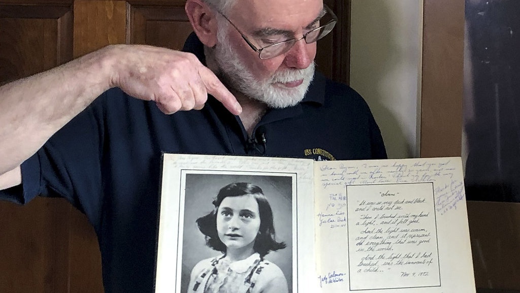 Surat-Surat Ayah Anne Frank akan Dipajang di Museum Holocaust AS Surat-Surat Ayah Anne Frank akan Dipajang di Museum Holocaust AS