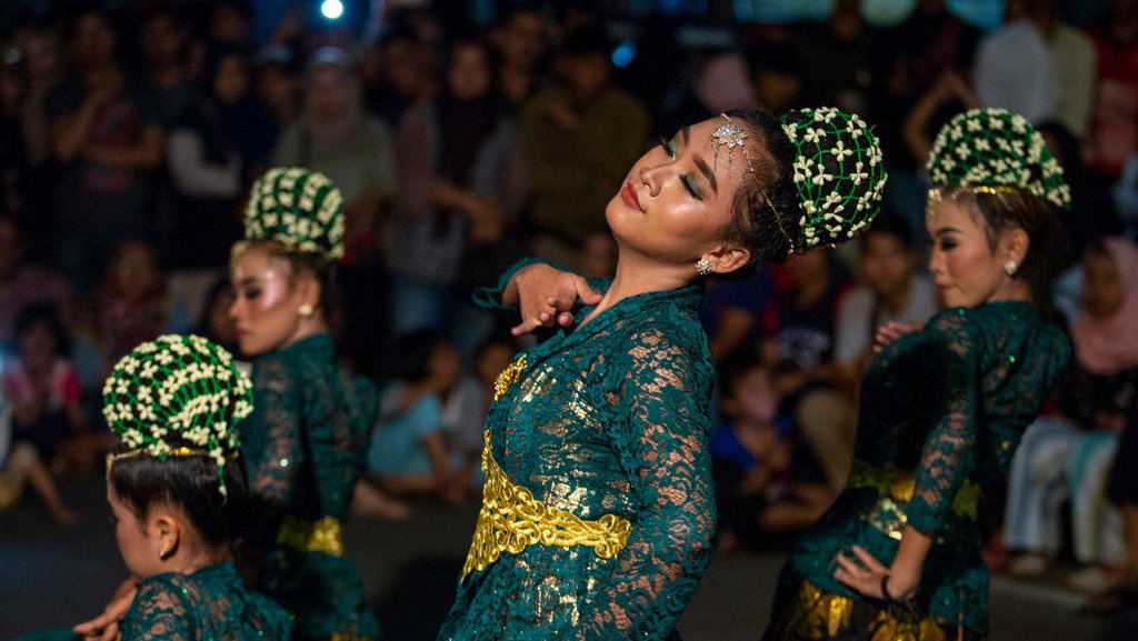 Nilai-Nilai Kearifan Lokal di Indonesia, Dimensi, dan Contohnya Nilai-Nilai Kearifan Lokal di Indonesia, Dimensi, dan Contohnya