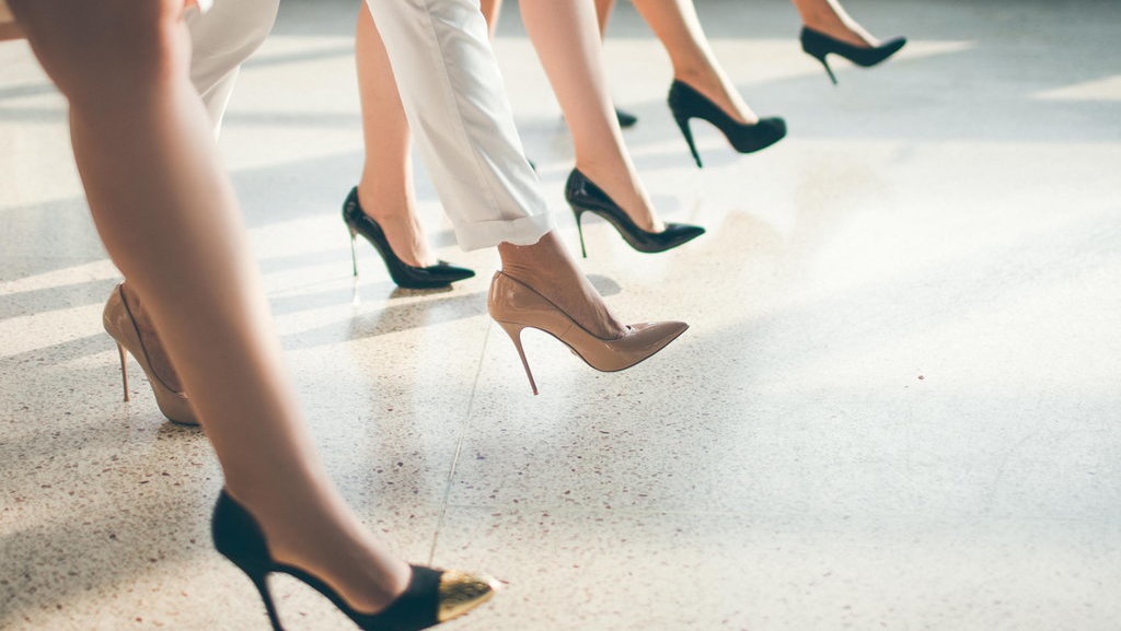 Protes Perempuan Jepang Tolak Kewajiban Sepatu Hak Tinggi di Kantor Protes Perempuan Jepang Tolak Kewajiban Sepatu Hak Tinggi di Kantor