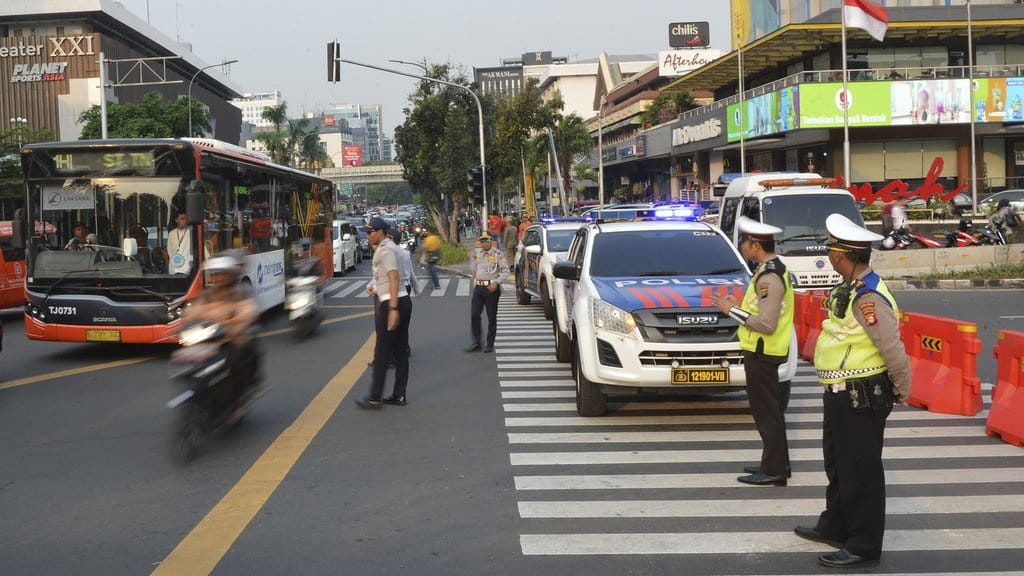 Aturan Layanan Patwal dan Pengguna Jalan Prioritas Aturan Layanan Patwal dan Pengguna Jalan Prioritas