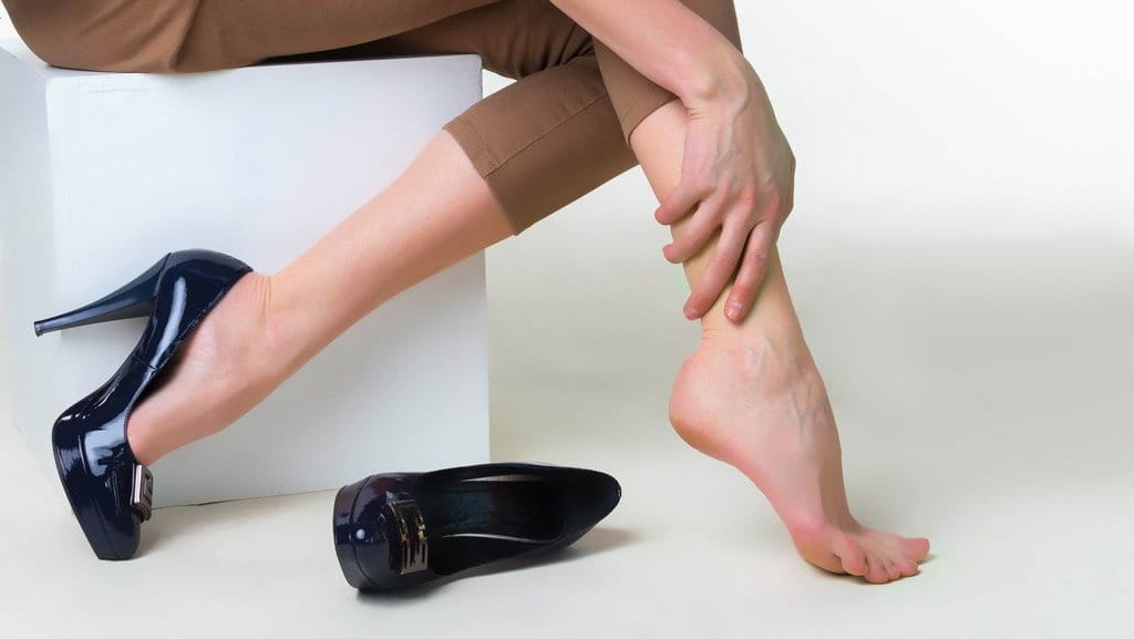 Sepatu Hak Tinggi Memang Cantik, tapi Bisa Bikin Penyakit