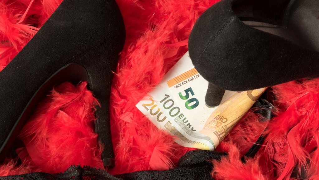 Financial Domination: Senang Diporoti adalah Kenikmatan Seksual