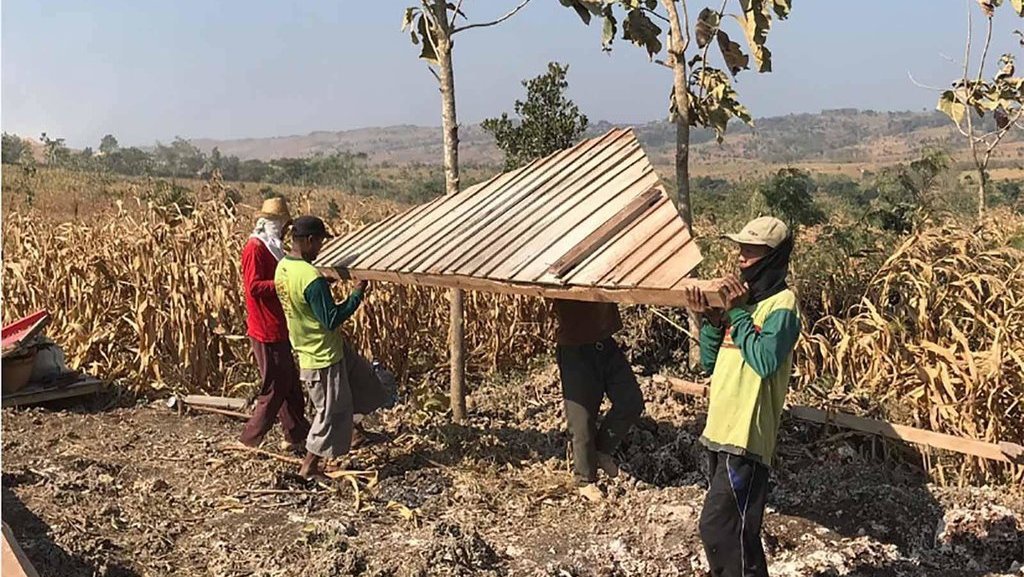JMPPK Bangun Posko Pantau Pelanggaran Tambang Pegunungan Kendeng JMPPK Bangun Posko Pantau Pelanggaran Tambang Pegunungan Kendeng