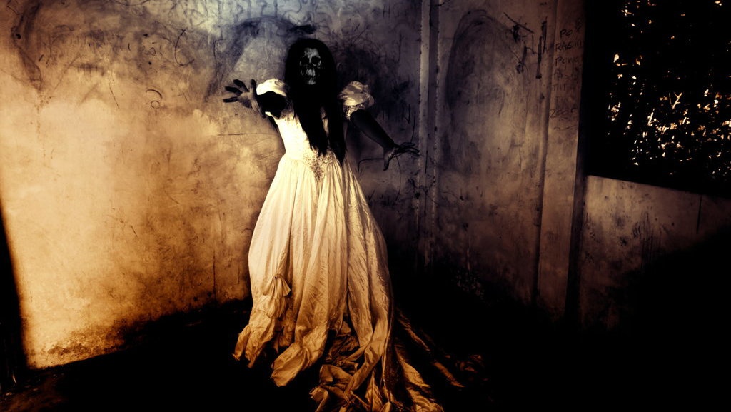 Mitos Bus Hantu dan Alasan Orang Kecanduan Cerita Horor Mitos Bus Hantu dan Alasan Orang Kecanduan Cerita Horor