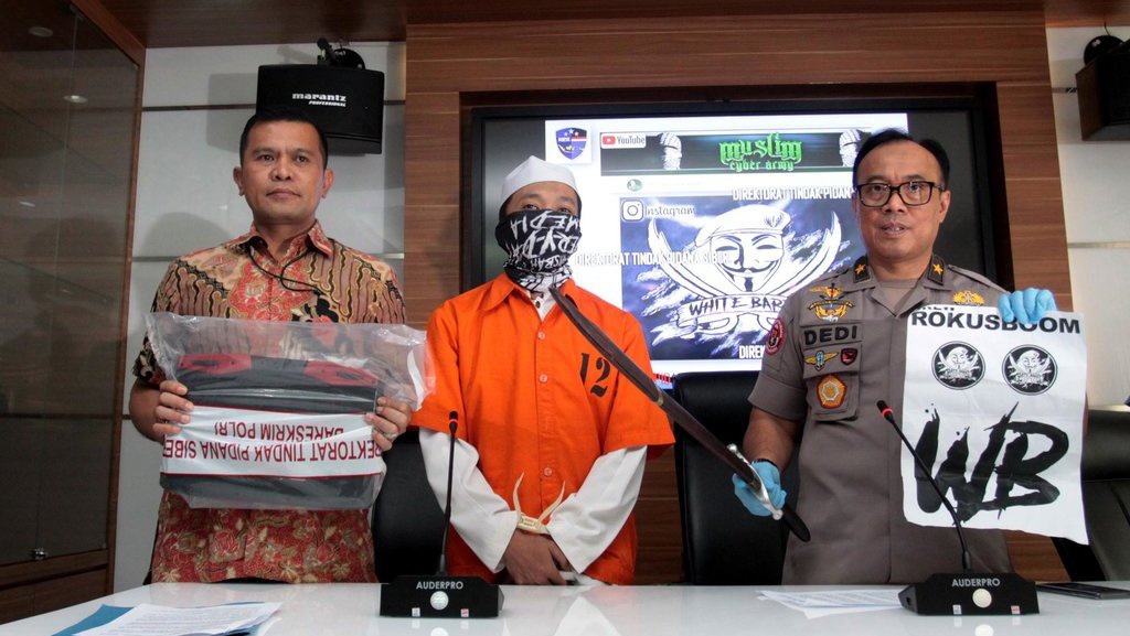 Polisi Ringkus Simpatisan FPI Penyebar Hoaks Kriminalisasi Ulama Polisi Ringkus Simpatisan FPI Penyebar Hoaks Kriminalisasi Ulama