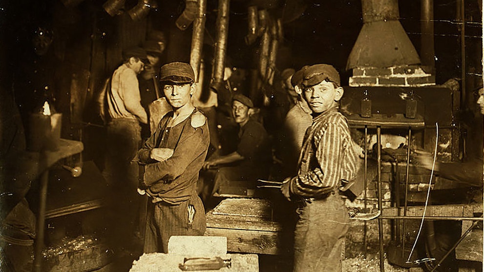 Bagaimana Fotografer Lewis Hine Mengakhiri Perburuhan Anak di AS