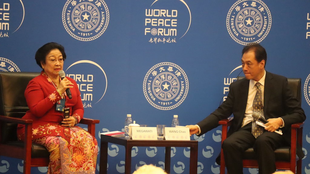 Megawati Serahkan Urusan Kabinet ke Presiden Jokowi Megawati Serahkan Urusan Kabinet ke Presiden Jokowi