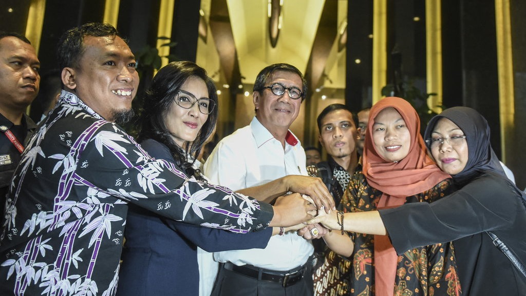 Rieke Diah Pitaloka Jadi Penjamin Penangguhan Penahanan Baiq Nuril Rieke Diah Pitaloka Jadi Penjamin Penangguhan Penahanan Baiq Nuril