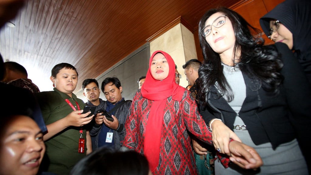 Eksekusi Ditangguhkan, Baiq Nuril Terisak Bisa Bertemu Anaknya