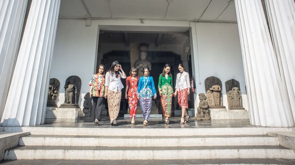 Inspirasi Kebaya Wanita Terbaru di Tokopedia, Ada Model Kutu Baru Inspirasi Kebaya Wanita Terbaru di Tokopedia, Ada Model Kutu Baru