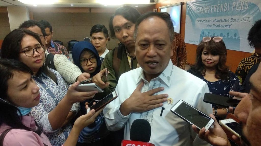 Menristekdikti Mempersilakan Mahasiswa Kaji Marxisme Hingga LGBT