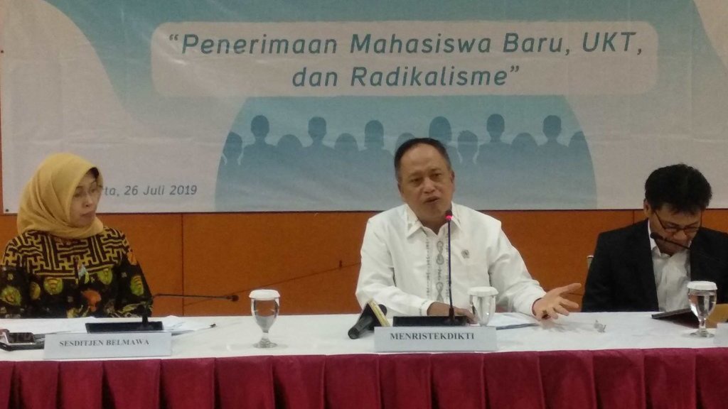 Menristekdikti Usul Biaya Hidup KIP Kuliah Rp1 Juta per Bulan Menristekdikti Usul Biaya Hidup KIP Kuliah Rp1 Juta per Bulan