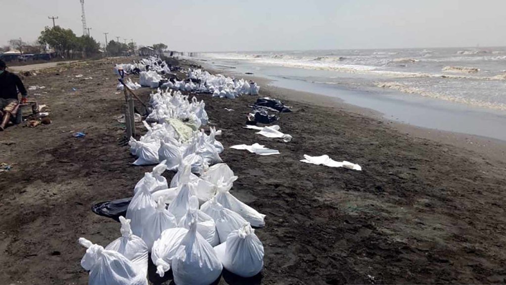 Volume Tumpahan Minyak di Jabar Diklaim 300 Barel per Hari