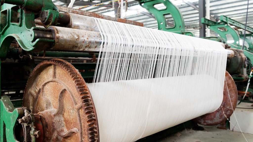 Risiko Utang Swasta di Tengah Pelemahan Daya Saing Industri