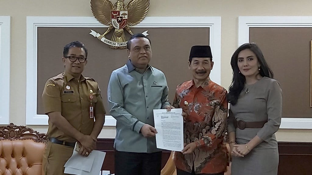 Menpan RB Syafruddin Terima Berkas CPNS Drg Romi Syofpa Ismael