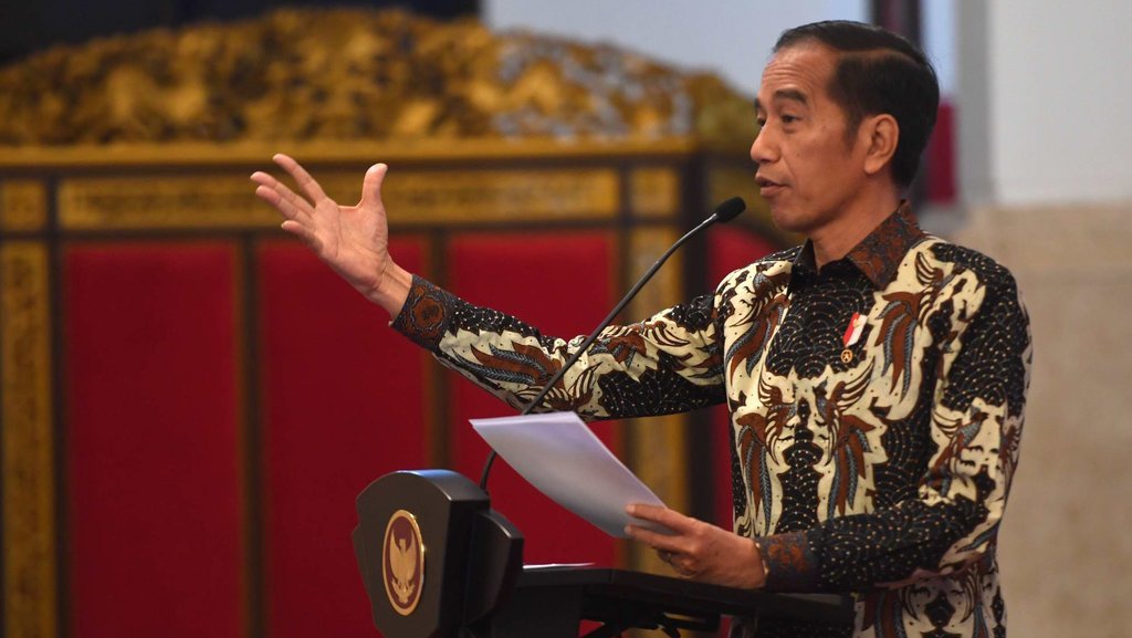 Jokowi Cek Podium Jelang Pidato Kebangsaan di MPR Jokowi Cek Podium Jelang Pidato Kebangsaan di MPR