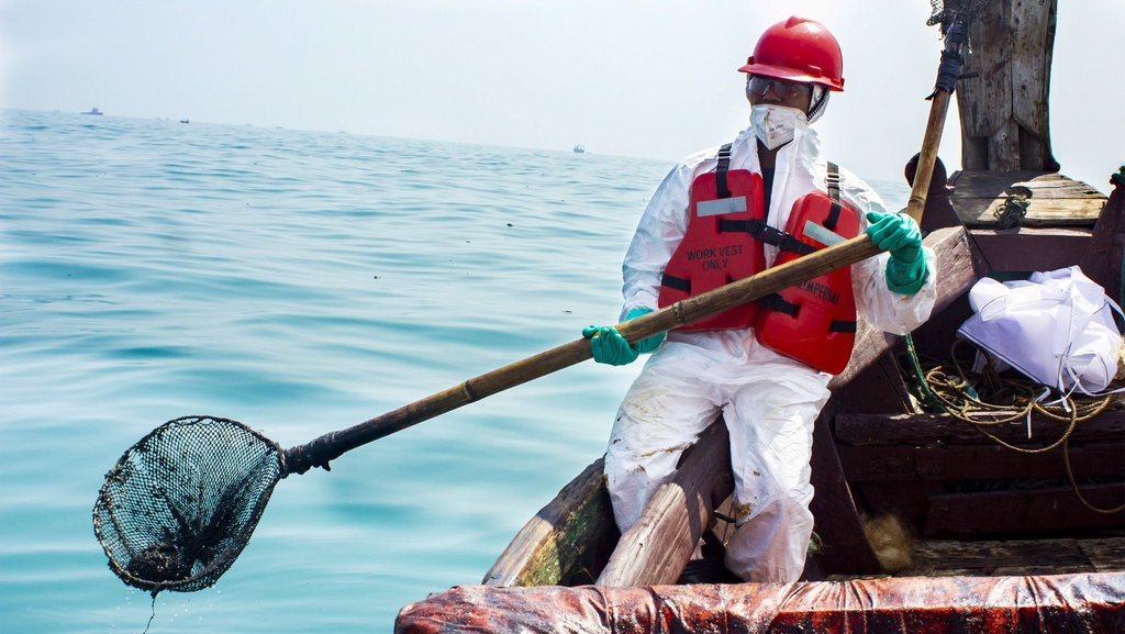 Atasi Tumpahan Minyak, Pertamina Pasang Oil Boom dan Tandon Fluida Atasi Tumpahan Minyak, Pertamina Pasang Oil Boom dan Tandon Fluida