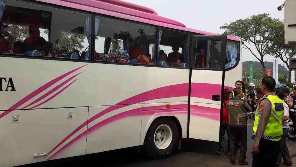 Saat Sidang Tahunan MPR, Massa Pendemo UU Ketenagakerjaan Ditangkap Saat Sidang Tahunan MPR, Massa Pendemo UU Ketenagakerjaan Ditangkap