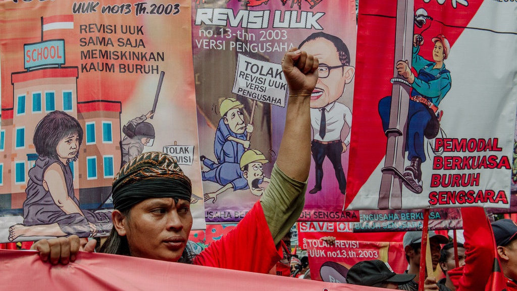 GEBRAK Tolak Revisi UU Ketenagakerjaan GEBRAK Tolak Revisi UU Ketenagakerjaan