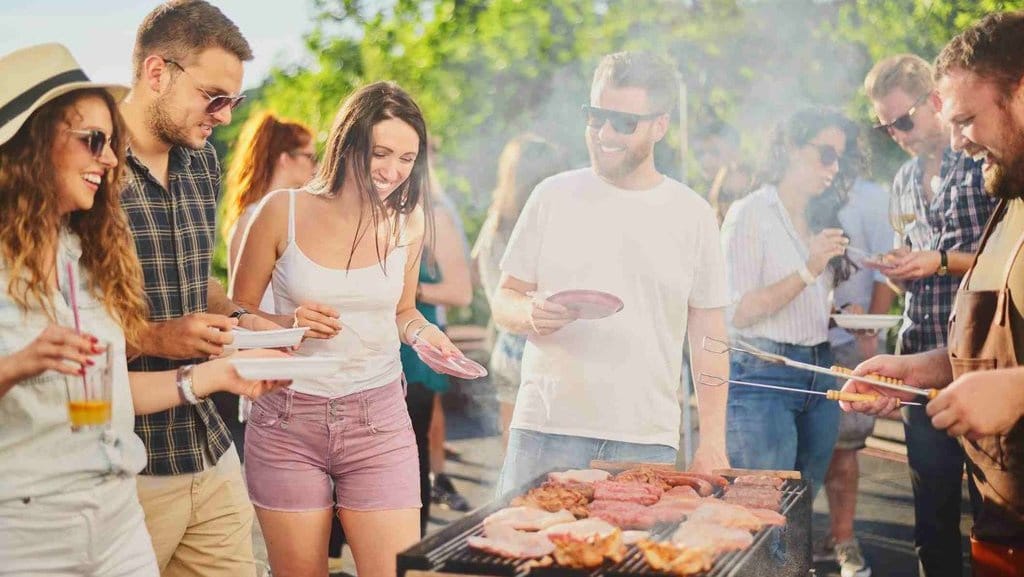 Resep Barbequean di Rumah: Daging Panggang, Jagung Bakar, Smoothies