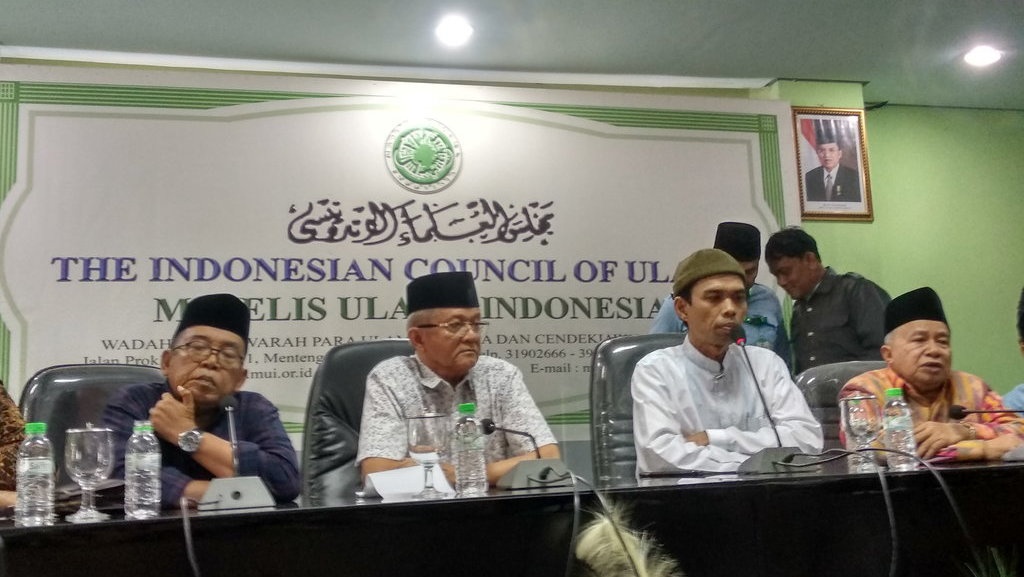 Dua Dai Beda Era: Abdul Somad Bikin Panas, Zainuddin MZ Lebih Adem Dua Dai Beda Era: Abdul Somad Bikin Panas, Zainuddin MZ Lebih Adem