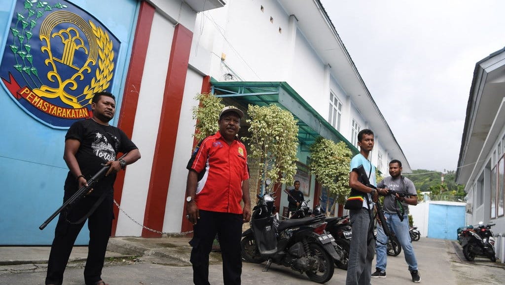 Majelis Hakim Bantarkan Penahanan Viktor Yeimo untuk Pengobatan TBC