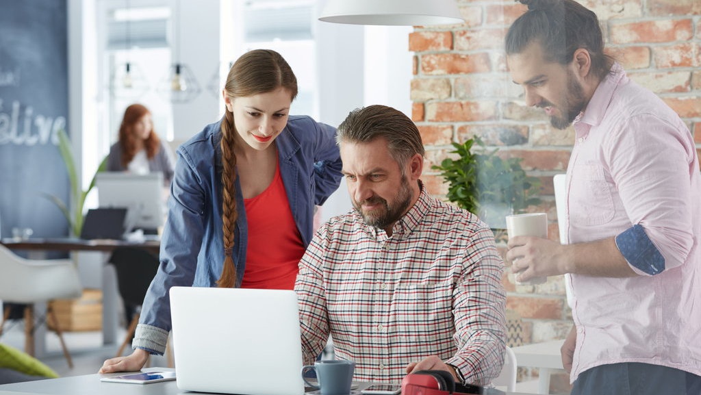 Strategi Meningkatkan Bisnis, Penjualan UKM, & Memperluas Pemasaran Strategi Meningkatkan Bisnis, Penjualan UKM, & Memperluas Pemasaran