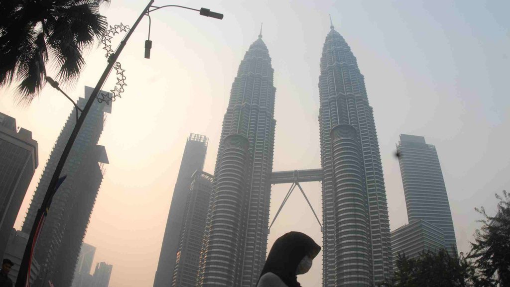 Atasi Asap Karhutla Malaysia Pakai Drone Ciptakan Hujan Buatan