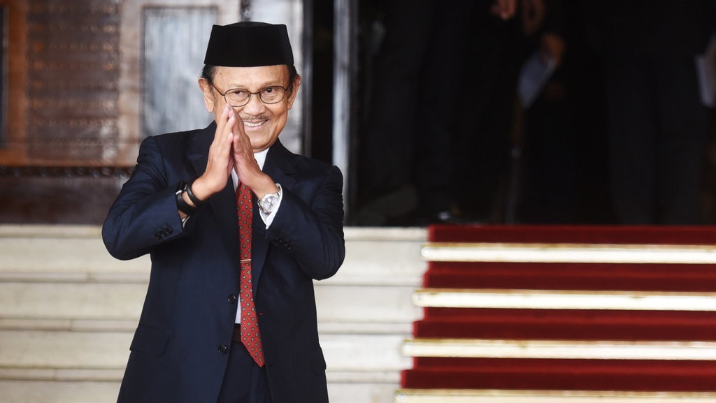BJ Habibie Meninggal: Tata Cara & Niat Salat Gaib (Shalat Ghoib)