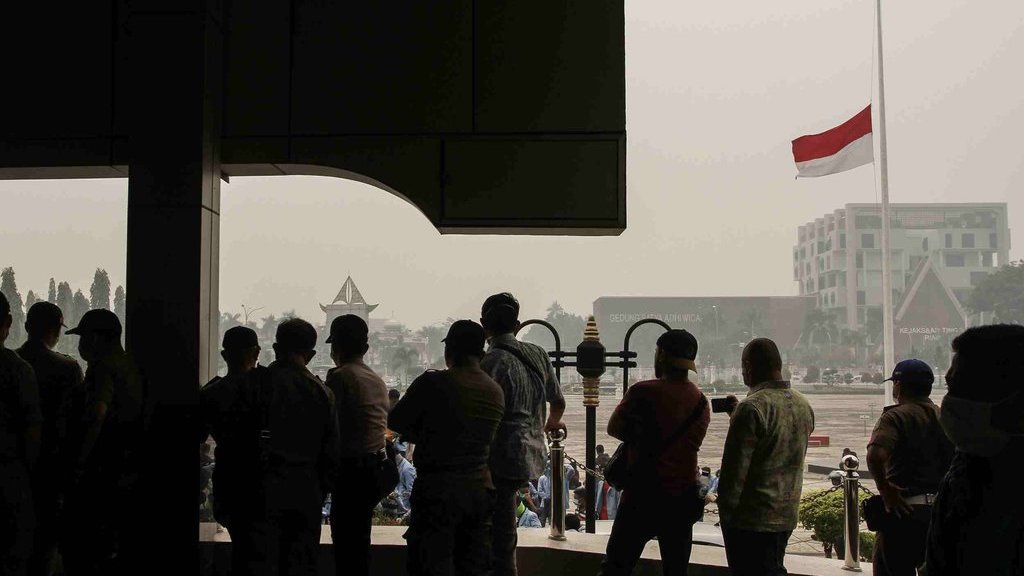 Sejarah dan Aturan Pengibaran Bendera Setengah Tiang Sejarah dan Aturan Pengibaran Bendera Setengah Tiang