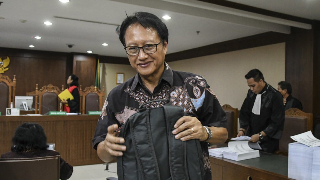 KPK Belum Tahan Tersangka Korupsi E-KTP Isnu Edhi Wijaya KPK Belum Tahan Tersangka Korupsi E-KTP Isnu Edhi Wijaya