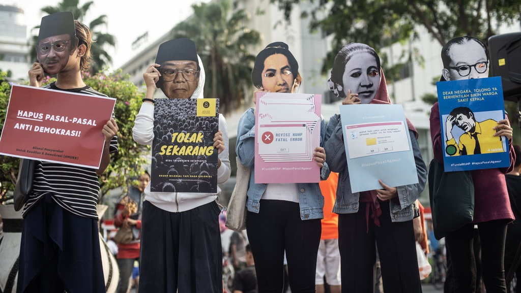 DPR & Pemerintah Rampungkan RKUHP secara Tertutup di Hotel Mewah