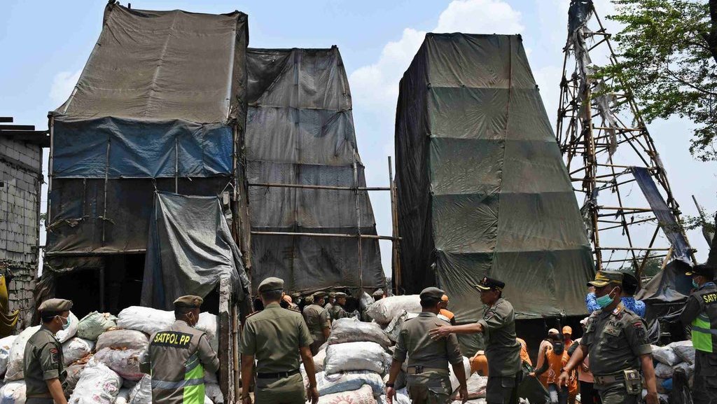 DLH DKI Siapkan Cara Agar Operasi Pabrik Arang Tak Cemari Udara DLH DKI Siapkan Cara Agar Operasi Pabrik Arang Tak Cemari Udara