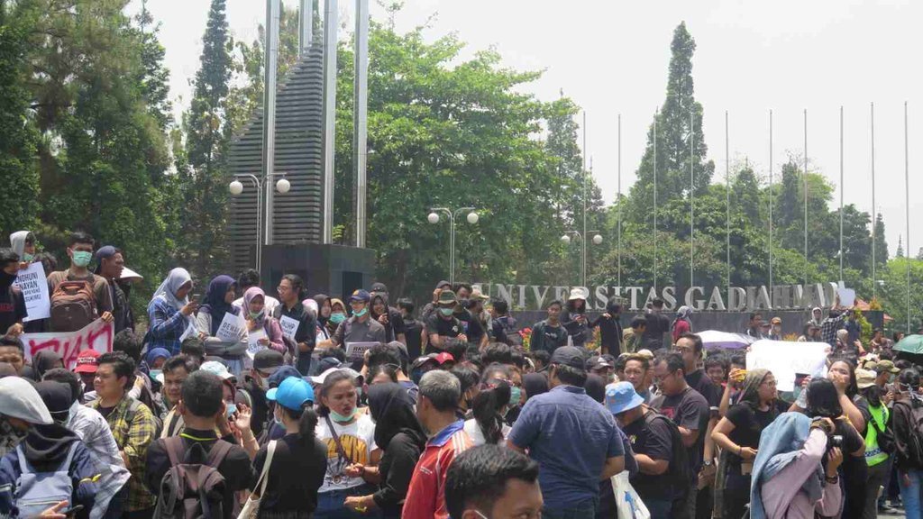 Demo Gejayan Memanggil & Mosi Tidak Percaya Trending Topic Twitter Demo Gejayan Memanggil & Mosi Tidak Percaya Trending Topic Twitter