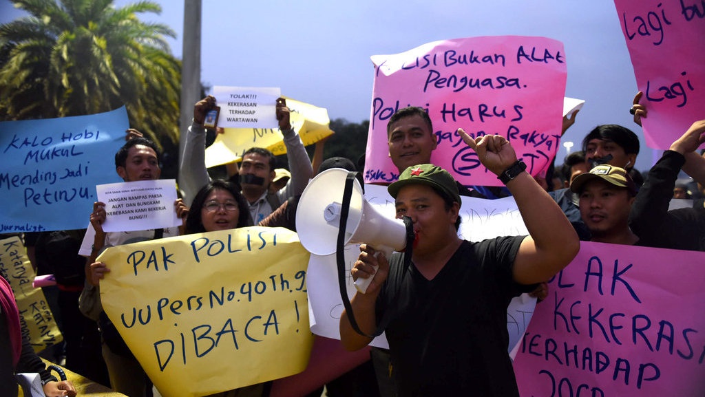 Wartawan di Babel, Diancam. Di Papua, Dipukul. Pers Bisa Tumpul