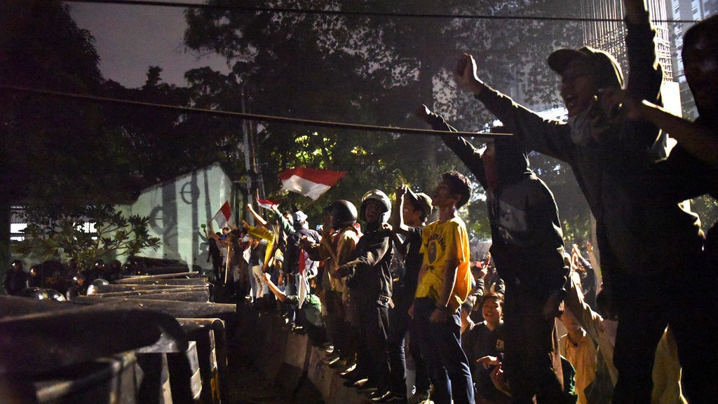Anies Minta Kepala Sekolah Cari Tahu Keberadaan Siswanya Usai Demo Anies Minta Kepala Sekolah Cari Tahu Keberadaan Siswanya Usai Demo