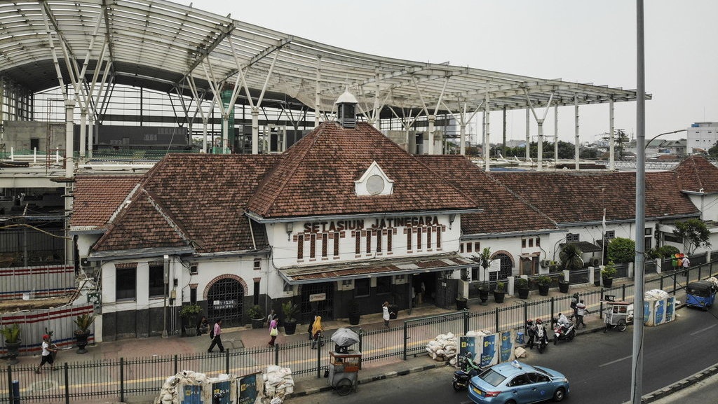 Ada Demo di Kedubes AS, KA Jarak Jauh Berhenti di Jatinegara Ada Demo di Kedubes AS, KA Jarak Jauh Berhenti di Jatinegara