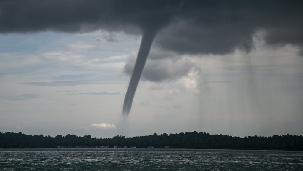 Apa Penyebab, Tanda Terjadinya Puting Beliung Saat Cuaca Ekstrem