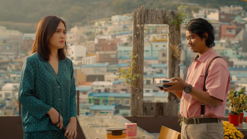 Cinta Itu Buta: Meromantisasi Perilaku Penguntit Creepy Cinta Itu Buta: Meromantisasi Perilaku Penguntit Creepy