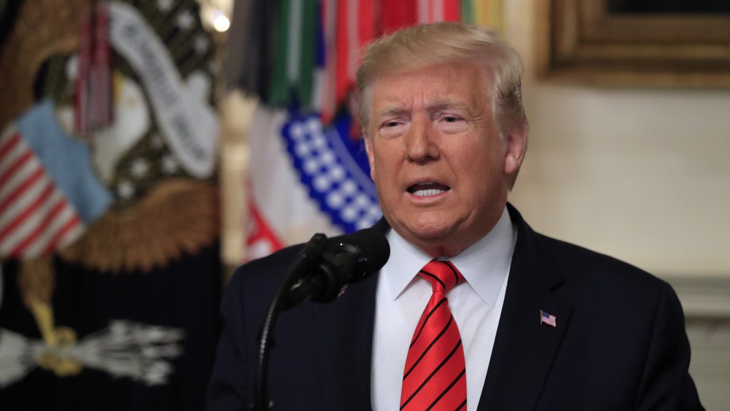 Presiden Trump Sebut Huawei Bisa Jadi Ancaman Keamanan Bagi AS Presiden Trump Sebut Huawei Bisa Jadi Ancaman Keamanan Bagi AS