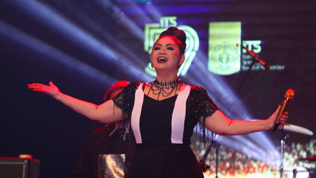 Daftar Lagu Vina Panduwinata & Penghargaan Musik yang Diterimanya Daftar Lagu Vina Panduwinata & Penghargaan Musik yang Diterimanya