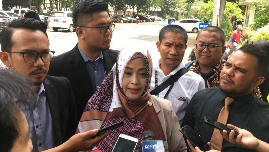 Fahira Idris Pakai Delik Umum Untuk Laporkan Ade Armando ke Polisi Fahira Idris Pakai Delik Umum Untuk Laporkan Ade Armando ke Polisi