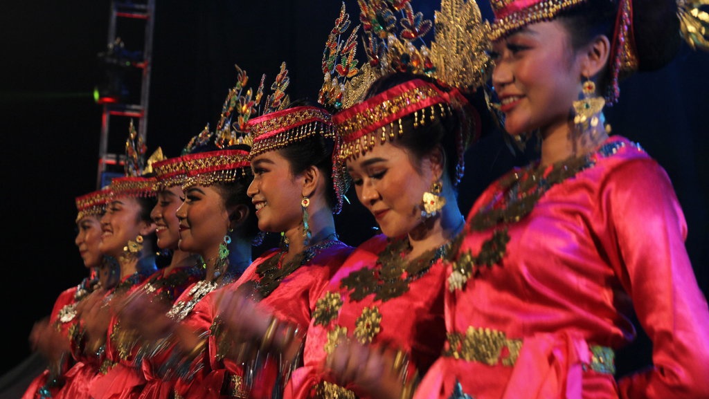 Pengertian Tari Tradisional, Ciri-ciri, Jenis, dan Fungsinya Pengertian Tari Tradisional, Ciri-ciri, Jenis, dan Fungsinya