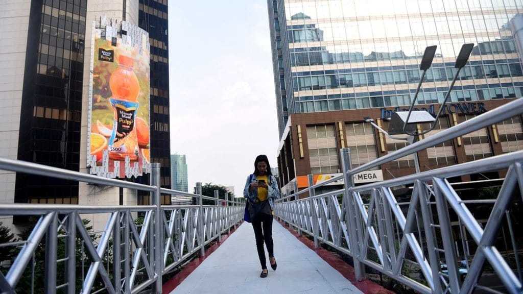 Polemik JPO Tanpa Atap Sia-Sia sebab Abaikan Kebutuhan Kaum Rentan Polemik JPO Tanpa Atap Sia-Sia sebab Abaikan Kebutuhan Kaum Rentan