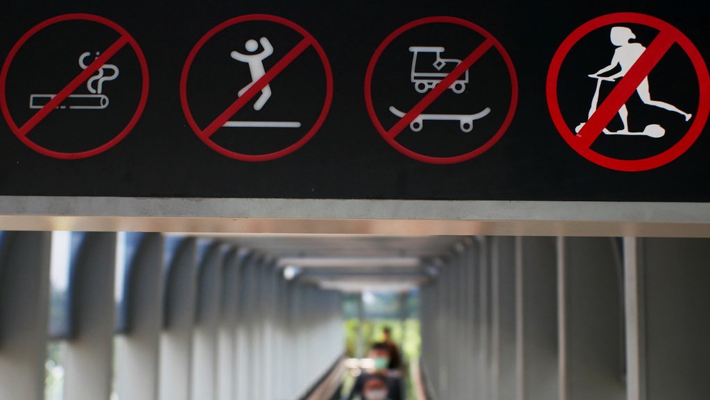 Skuter Listrik Dilarang Melintas di Trotoar dan Jalur Sepeda Skuter Listrik Dilarang Melintas di Trotoar dan Jalur Sepeda